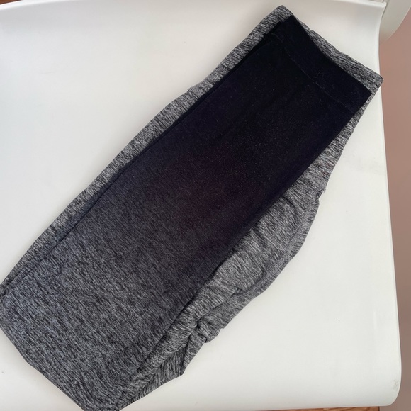 BEYOND YOGA Black and Grey Ombre Leggings Size S - Picture 2 of 3